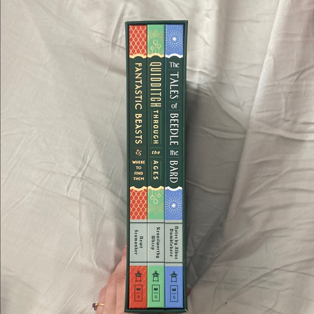Hogwarts Library Box Set - Picture 2 of 2